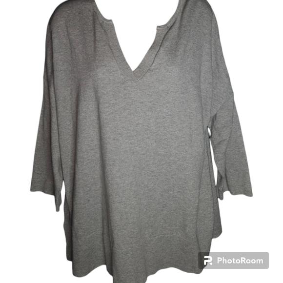 Martha Stewart Sweaters - Martha Stewart Quarter Length Sweater Top